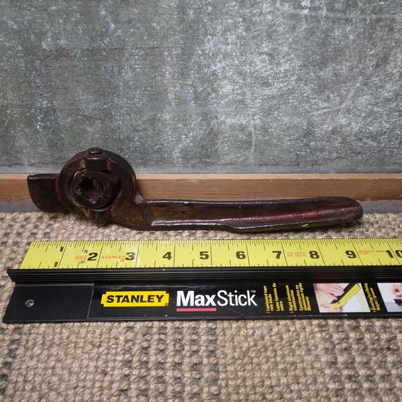 Vintage 9" Lug Flex 4 Point Socket Wrench Tool Rustic Man Cave Steampunk Decor - Picture 3 of 5